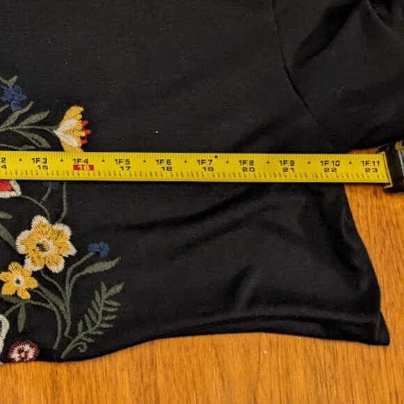 "Les Amis" Floral Embroidered Tee in Size L - Picture 5 of 16
